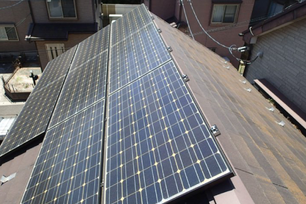 太陽光発電の設置を検討されている方に屋根カバー工法はオススメしておりません