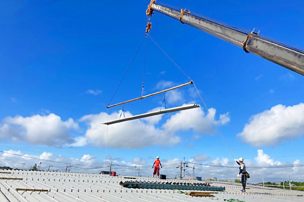 折板屋根を持ち上げる場所が必要
