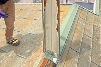 棟板金を剥がしてみます