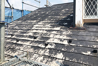 塗装が剥がれた屋根