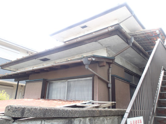 板橋区　屋根葺き替え工事前の点検