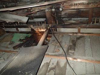 小屋裏,点検