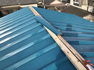 江戸川区のアパート瓦棒屋根へのカバー工事が終了しました