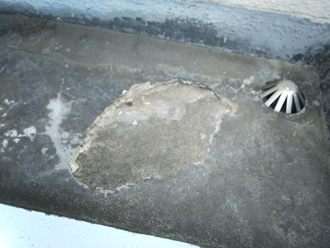 剥がれたコンクリート防水