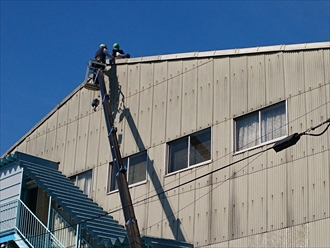 屋根の棟まで届きます