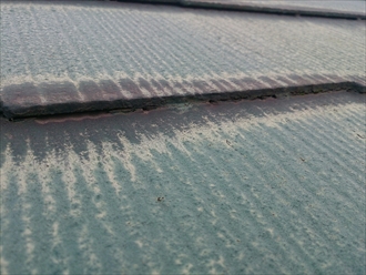 塗料が詰まると雨水が流れず雨漏りします