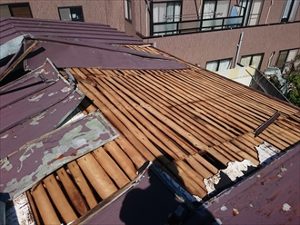 台風被害の屋根
