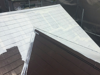 町田市小野路町　サーモアイシーラーを使った屋根塗装の下塗り