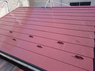 遮熱塗料で屋根塗装した金属屋根