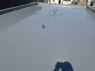 ウレタン塗膜防水となり雨漏りを解消した陸屋根