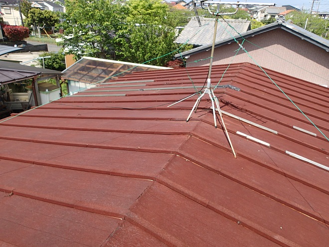 錆が全体に広がったトタン屋根