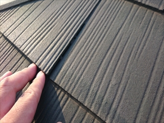 日野市日野で築２５年の塗装した事のあるスレート屋根にはカバー工事が最適です