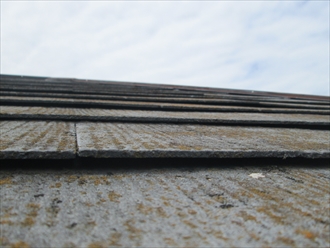国立市泉で塗装してあるスレート屋根をガルバリウム鋼板で屋根カバー工事します