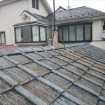 ガルバリウム鋼板製の屋根材を使用した屋根葺き替え工事　施工前