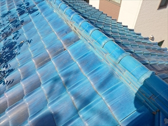 国立市富士見台で雨漏りしている瓦屋根を軽いガルバリウム鋼板製の屋根へ葺き替えます