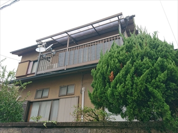 台風１９号の強風でバルコニーの屋根が飛ばされました