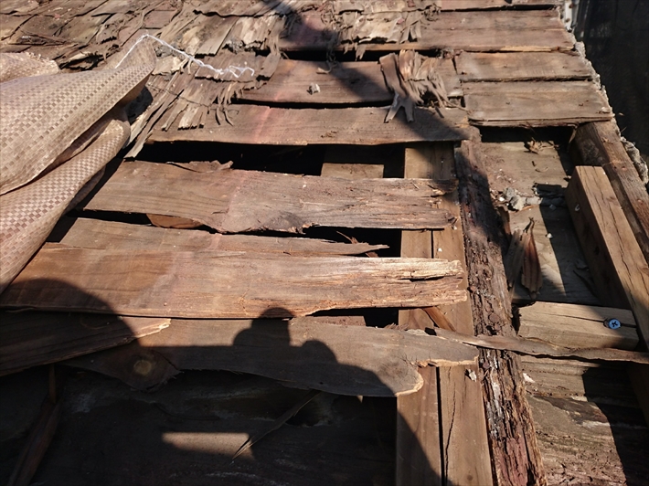 屋根からの雨漏りが被害を拡大させます