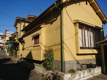 軒天の状態を確認します