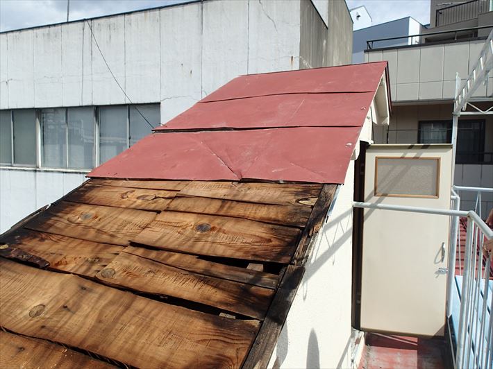 台風で飛ばされた屋根