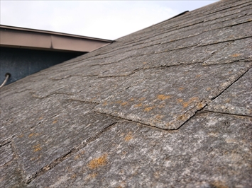 国立市西町で台風被害を受けた屋根は雨漏りしているので葺き替え工事で直します