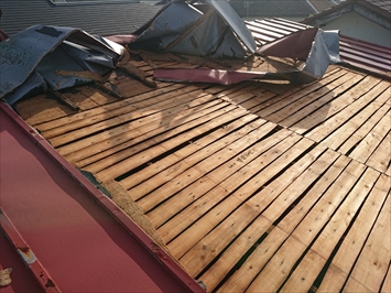 台風被害を受けた瓦棒葺き屋根