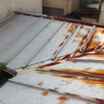 ガルバリウム鋼板製の屋根材を使用した屋根カバー工事　施工前