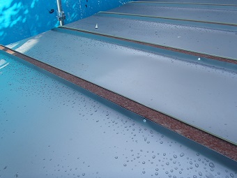 ガルバリウム鋼板によるトタン屋根カバー