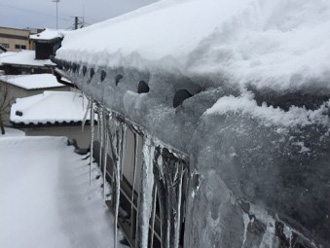 豪雪地帯は軒の出がないお住まいが多い