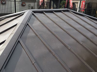 ガルバリウム鋼板に葺き替えた屋根