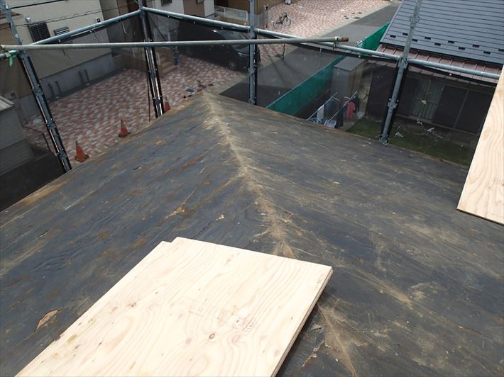 防水紙が残った屋根