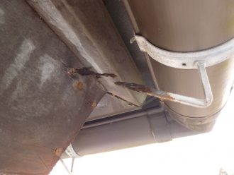 雨樋の受け金具が錆びてしまった