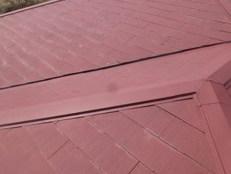 赤いスレート屋根
