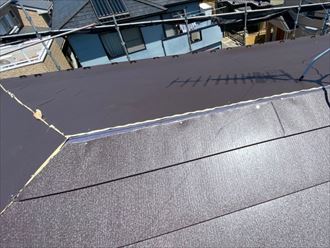 屋根カバー工事でスーパーガルテクトの設置完了