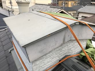 換気用建屋の屋根が破損