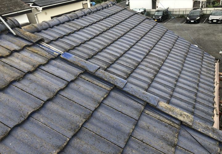 稲城市東長沼で調査した屋根はセメント瓦の屋根でした