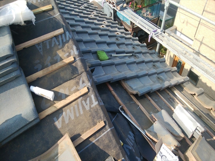 清瀬市元町で屋根葺き直し工事で瓦葺き屋根の雨漏りを止めます