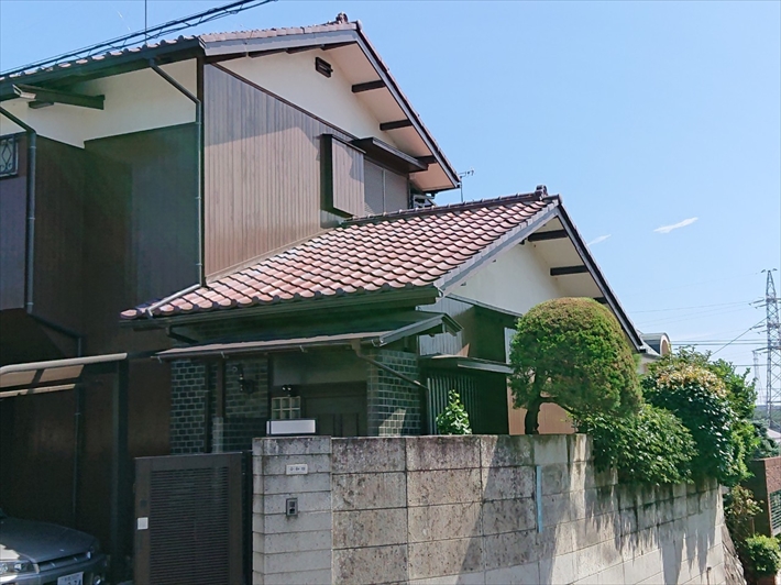 雨漏りしているのは１階の屋根