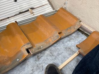 瓦葺き直し作業