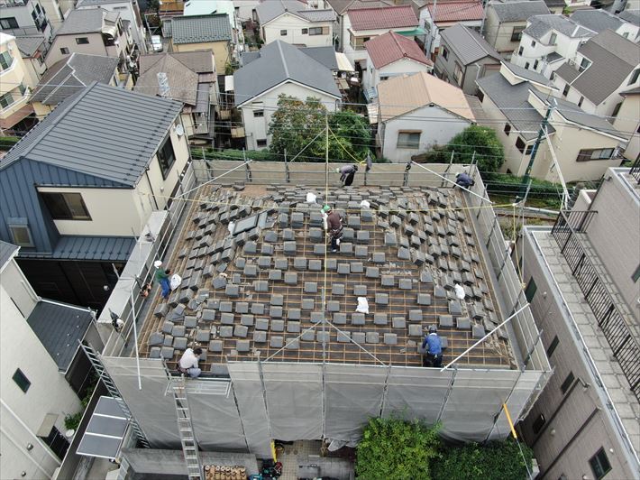 北区滝野川で入手不能な洋風平瓦を葺き替え工事します