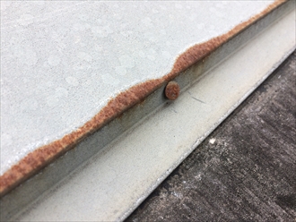 品川区東大井でスレート屋根の点検、スレートの傷みと板金の錆びはメンテナンスが必要です
