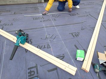 屋根の墨だし作業