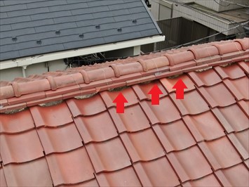 目黒区碑文谷にて梯子が架からない瓦屋根の調査にドローンを使用しました