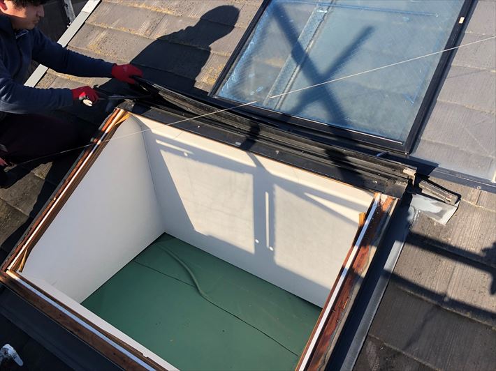 荒川区町屋で屋根の天窓撤去後の内装天井新設工事を行いました