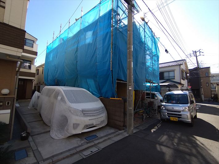 足場と周辺養生