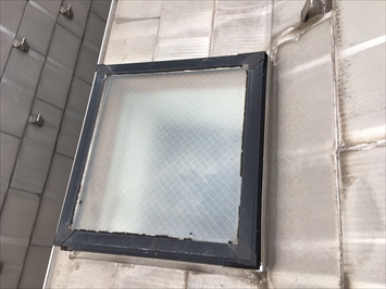 目黒区碑文谷にて天窓からの雨漏り調査、天窓は雨漏りを起こしやすい部材です。