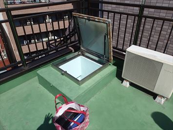 豊島区南大塚で屋上ハッチのドーム型カバーの交換調査に伺いました