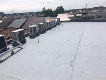 国立市富士見台にて屋上防水の調査をしてまいりました、屋上は日光が当たり続けるので防水層の劣化には注意が必要です