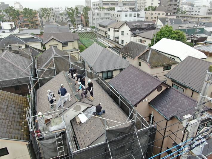 屋根葺き替え工事開始