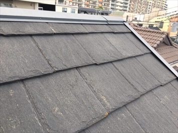 町田市鶴川にて厚型スレートの点検を行いました、使用されていたのは旧松下電工のワンダセラという屋根材でした