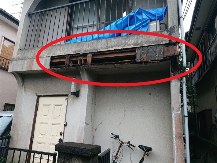 狛江市西野川で雨漏りで脱落したモルタル外壁の補修工事
